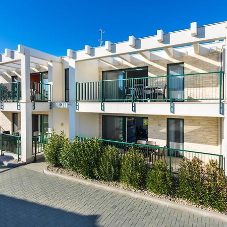 Queen Beach Apartments Nin Eksteriør billede