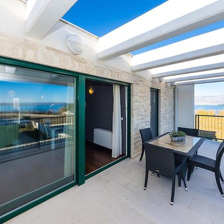 Queen Beach Apartments Nin Eksteriør billede