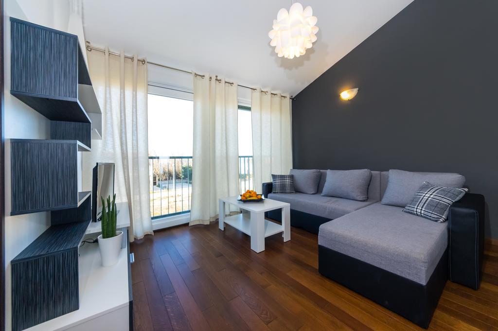 Queen Beach Apartments Nin Eksteriør billede