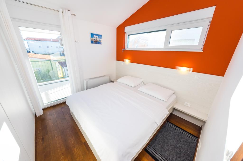 Queen Beach Apartments Nin Eksteriør billede