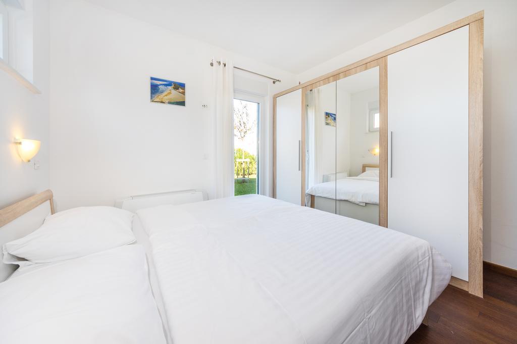 Queen Beach Apartments Nin Eksteriør billede